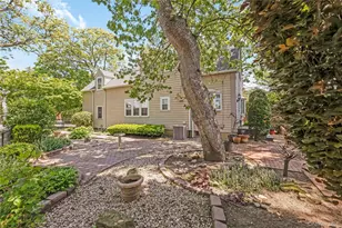 215 Melville Rd, Farmingdale, NY 11735 - Photo 32