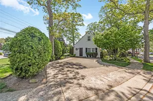 215 Melville Rd, Farmingdale, NY 11735 - Photo 20