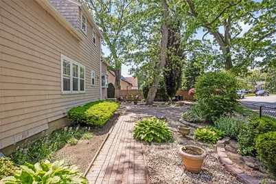 215 Melville Road, Farmingdale, NY 11735 - Photo 24