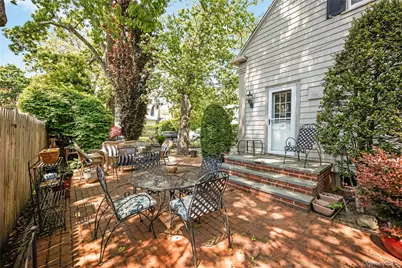 215 Melville Road, Farmingdale, NY 11735 - Photo 24