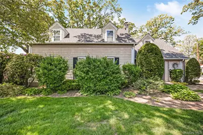 215 Melville Road, Farmingdale, NY 11735 - Photo 2