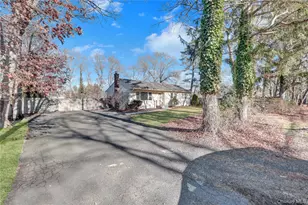 57 Middle Island Rd, Medford, NY 11763 - Photo 18