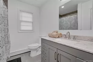 57 Middle Island Rd, Medford, NY 11763 - Photo 12