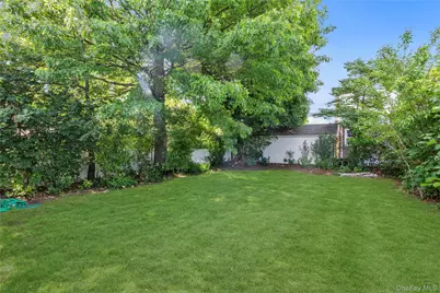 40 6th Avenue, New Hyde Park, NY 11040 - Photo 16