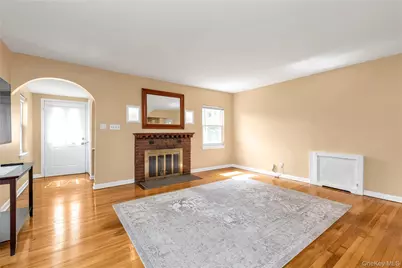 40 6th Avenue, New Hyde Park, NY 11040 - Photo 2