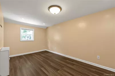 40 6th Avenue, New Hyde Park, NY 11040 - Photo 10
