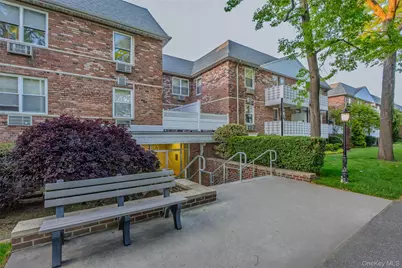 40 Daley Place #104, Lynbrook, NY 11563 - Photo 2