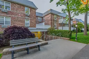 40 Daley Pl, Lynbrook, NY 11563 - Photo 2