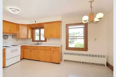 40 Perry Avenue, Bayville, NY 11709 - Photo 8