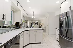 61 Hofstra Dr, Smithtown, NY 11787 - Photo 10