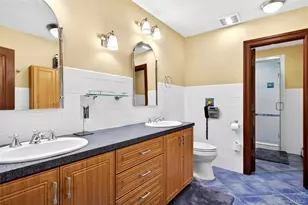 12 Avon Ln, East Hills, NY 11577 - Photo 26