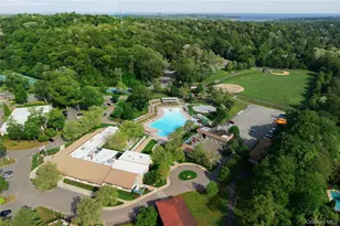 12 Avon Ln, East Hills, NY 11577 - Photo 34