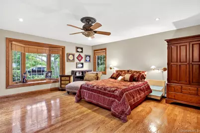 12 Avon Lane, East Hills, NY 11577 - Photo 16