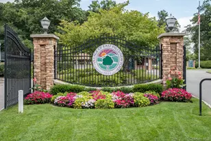12 Avon Ln, East Hills, NY 11577 - Photo 32