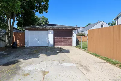 110 E Roosevelt Avenue, Roosevelt, NY 11575 - Photo 30