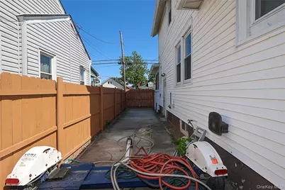 110 E Roosevelt Avenue, Roosevelt, NY 11575 - Photo 24