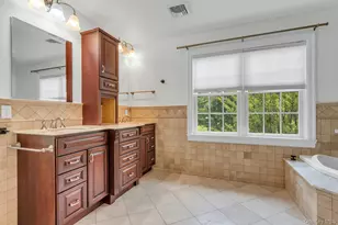 11 Plandome Dr, Manhasset, NY 11030 - Photo 24