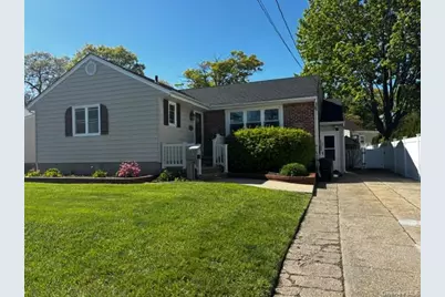 185 Audley Court, Copiague, NY 11726 - Photo 2