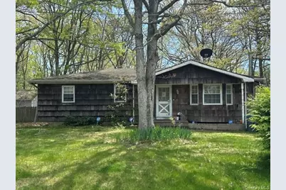 358 S Service Road, Center Moriches, NY 11934 - Photo 2
