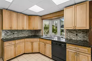 50 Roxbury Rd, Rockville Centre, NY 11570 - Photo 16