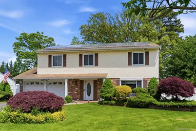 33 Roy Drive, Nesconset, NY 11767 - Photo 2