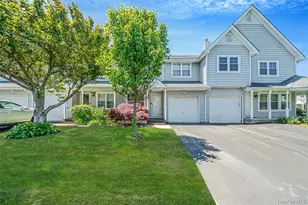 2 Clubhouse Cir, Central Islip, NY 11722 - Photo 2