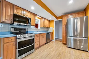 277 Magnolia Dr, Selden, NY 11784 - Photo 30