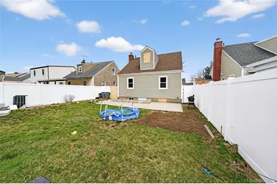 390 Locust Avenue, Uniondale, NY 11553 - Photo 10