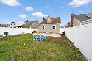 390 Locust Ave, Uniondale, NY 11553 - Photo 10