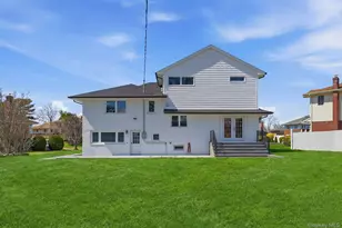 2040 Wellington Ct, Westbury, NY 11590 - Photo 4