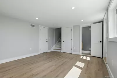 2040 Wellington Court, Westbury, NY 11590 - Photo 40