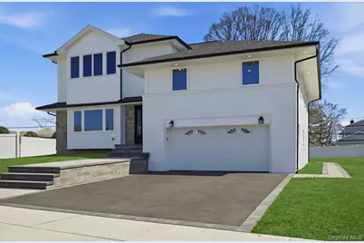 2040 Wellington Court, Westbury, NY 11590 - Photo 2