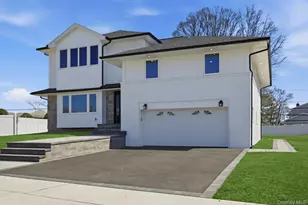 2040 Wellington Ct, Westbury, NY 11590 - Photo 2