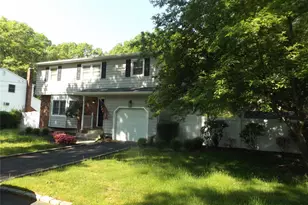 387 Mark Tree Rd, East Setauket, NY 11733 - Photo 2