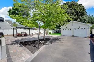 31 Locust Ave E, Farmingdale, NY 11735 - Photo 34
