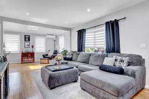 31 Locust Ave E, Farmingdale, NY 11735 - Photo 6
