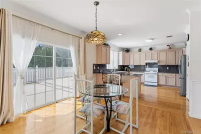 225 Barton Avenue, Melville, NY 11747 - Photo 8