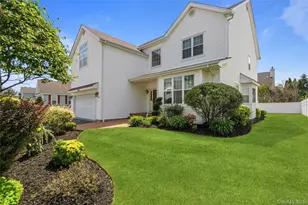 225 Barton Ave, Melville, NY 11747 - Photo 2