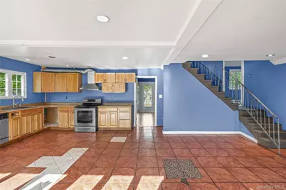 147 Branch Avenue, Central Islip, NY 11722 - Photo 14