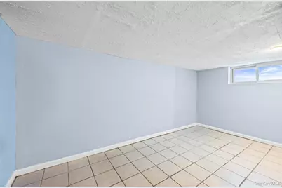 147 Branch Avenue, Central Islip, NY 11722 - Photo 34