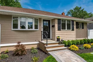 3 Baylor Dr, Smithtown, NY 11787 - Photo 2