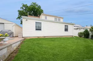 25 Rock Ln, Levittown, NY 11756 - Photo 24