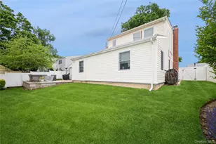 25 Rock Ln, Levittown, NY 11756 - Photo 26