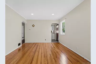 98 Lincoln Street, Elmont, NY 11003 - Photo 10