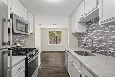 104 Birchwood Road, Medford, NY 11763 - Photo 8