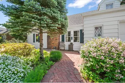 5 Salem Way, Glen Head, NY 11545 - Photo 2