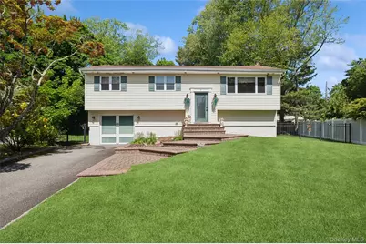 3 Bradley Court, Smithtown, NY 11787 - Photo 1