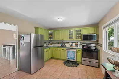 3 Bradley Court, Smithtown, NY 11787 - Photo 8