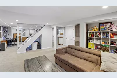 413 Pecan Street, Lindenhurst, NY 11757 - Photo 16
