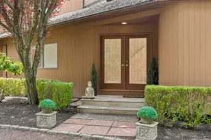 61 Hidden Cove Ct, Southampton, NY 11968 - Photo 2